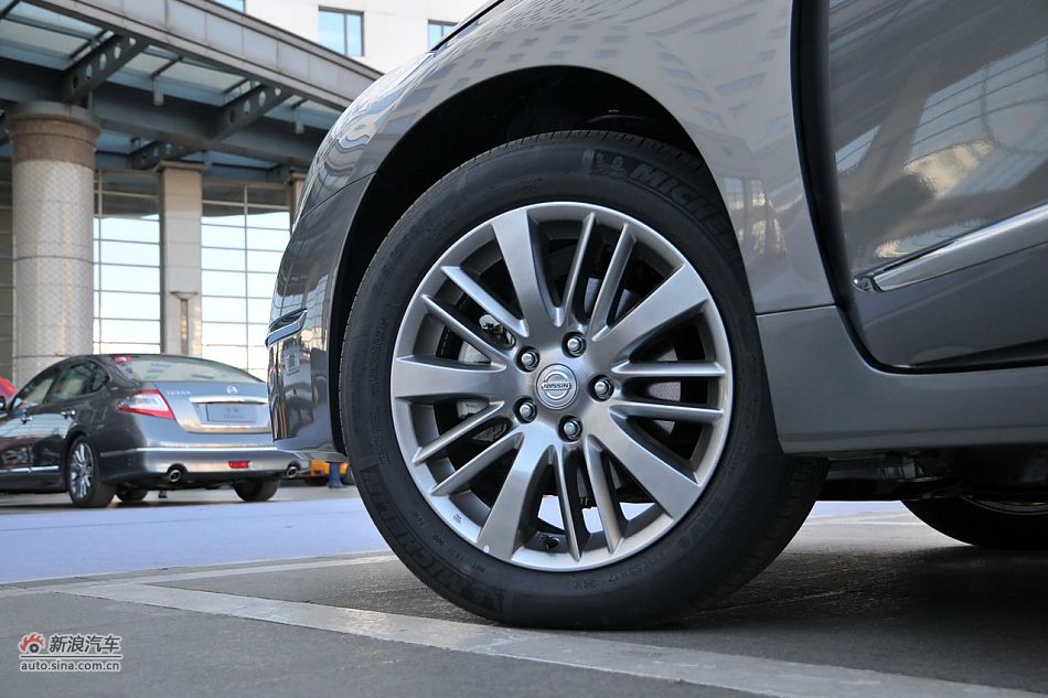 2011款天籁公爵外观细节