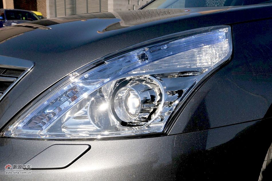 2011款天籁公爵外观细节