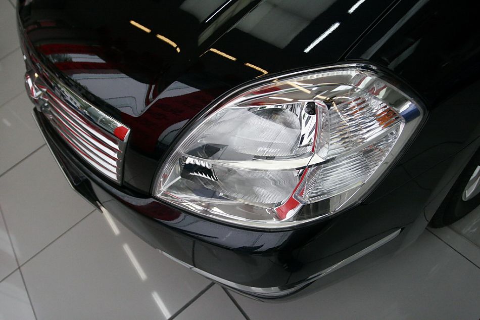 东风日产新天籁前大灯