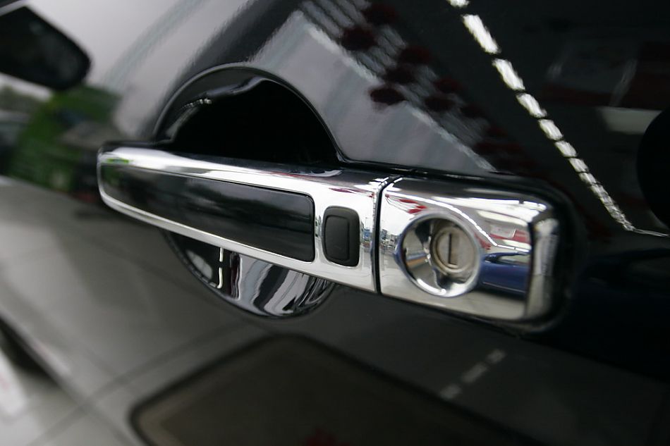 东风日产新天籁车门拉手