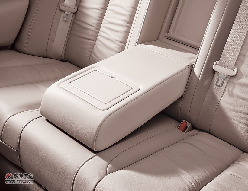 2011款天籁内饰