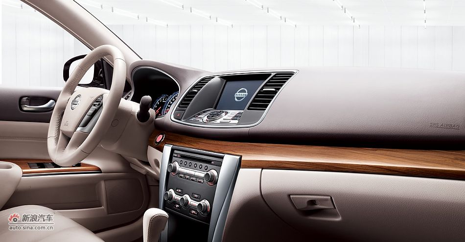 2011款天籁内饰