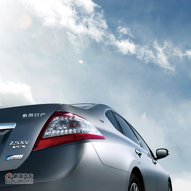 2011款天籁公爵外观