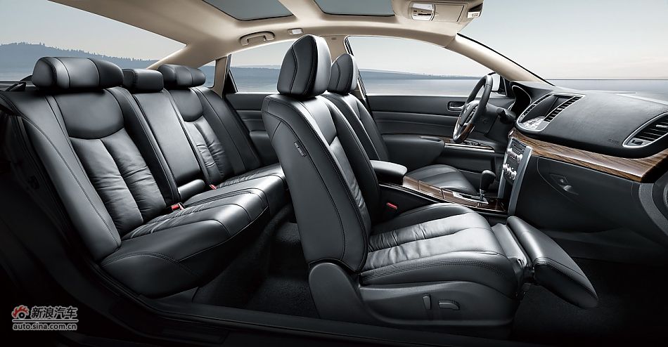 2011款天籁公爵内饰