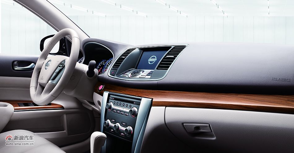 2011款天籁内饰