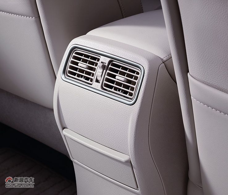 2011款天籁内饰