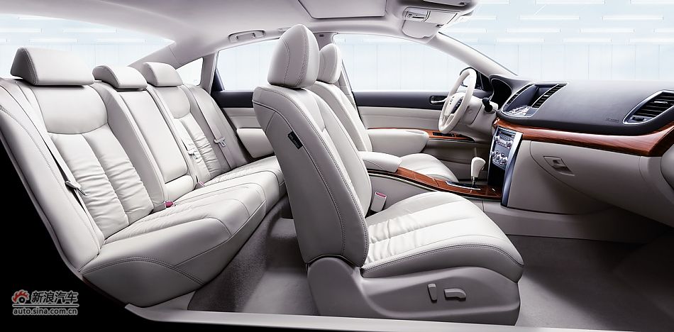 2011款天籁内饰