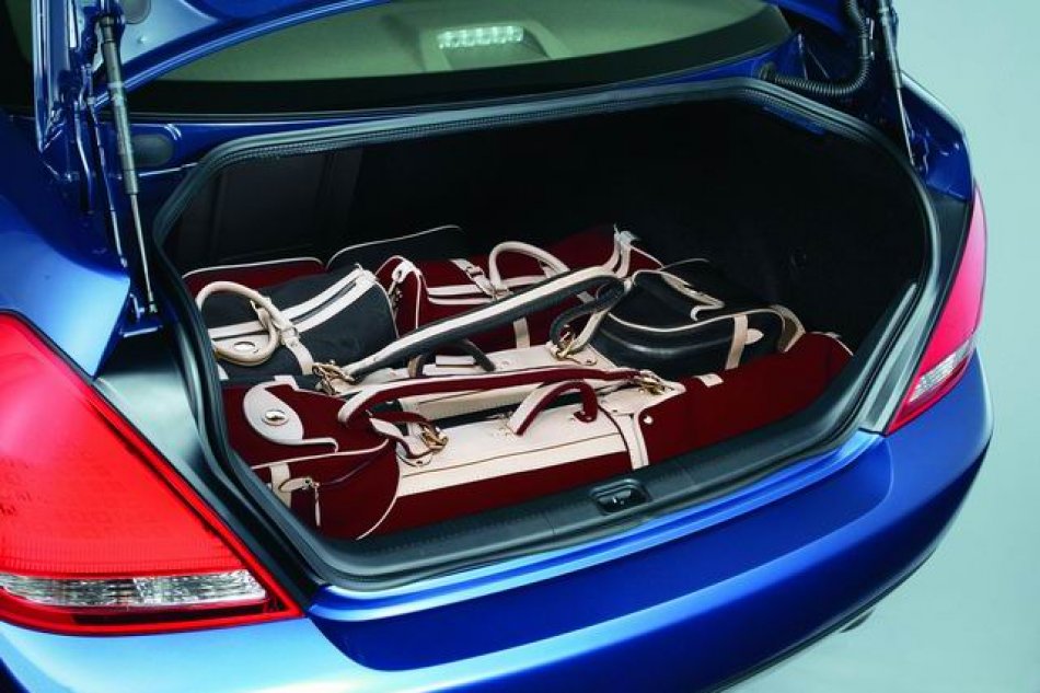 天籁(TEANA)后备箱