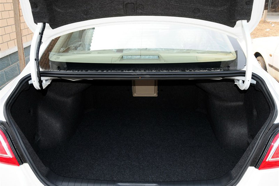 天籁 2013款 2.0L XL舒适版 座椅空间