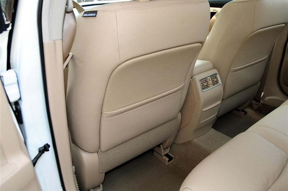 天籁 2013款 2.0L XL舒适版 座椅空间