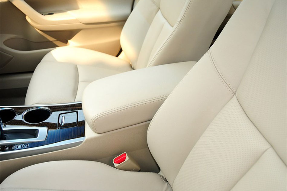 天籁 2013款 2.0L XL舒适版 座椅空间