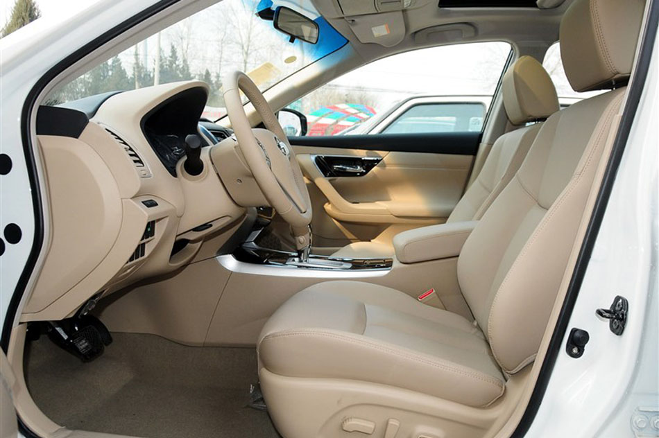 天籁 2013款 2.0L XL舒适版 座椅空间