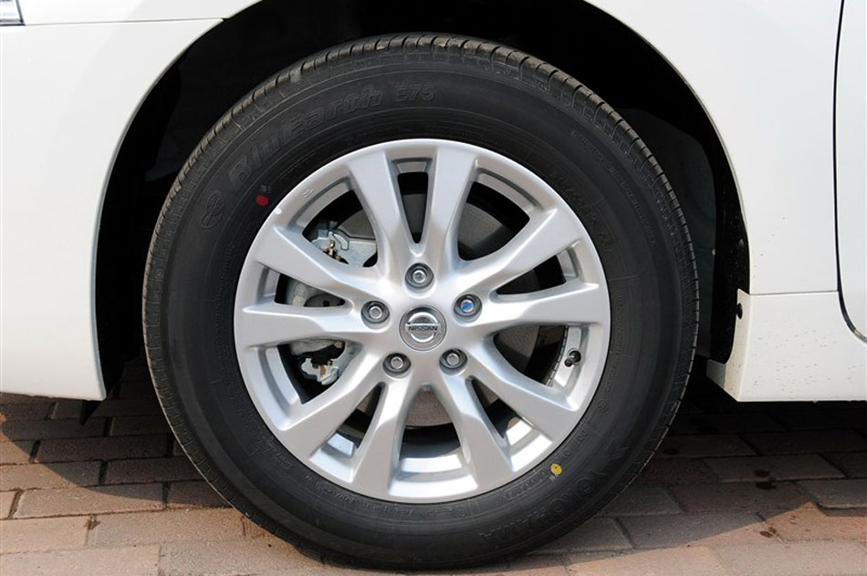 天籁 2013款 2.0L XL舒适版 细节