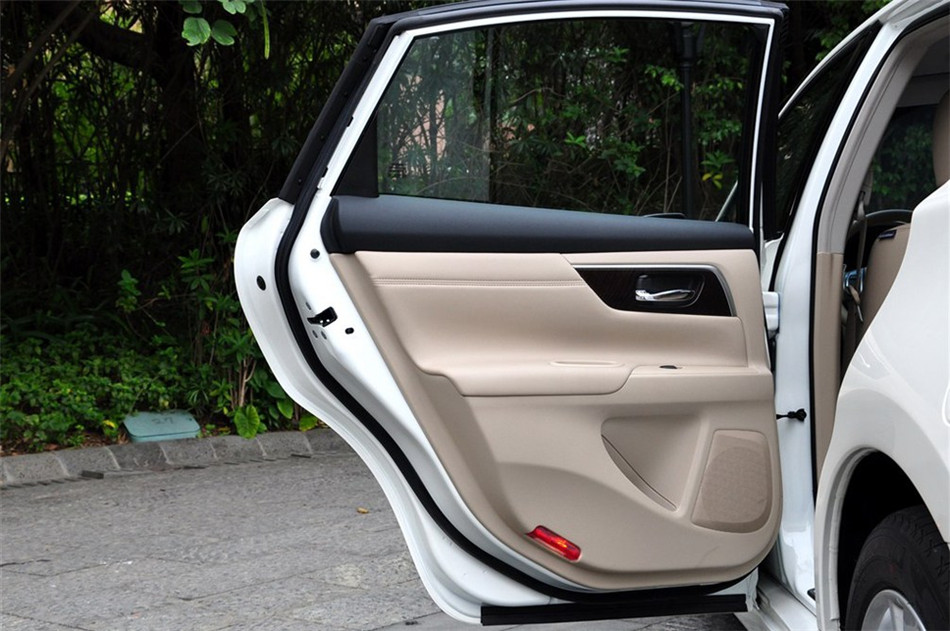 2013款 2.5L XL-UpperNAVI Tech尊贵版 座椅空间