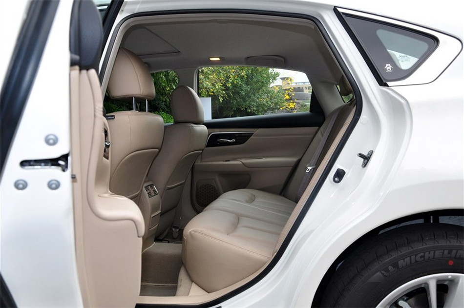 2013款 2.5L XL-UpperNAVI Tech尊贵版 座椅空间