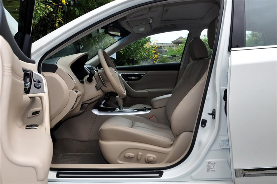 2013款 2.5L XL-UpperNAVI Tech尊贵版 座椅空间