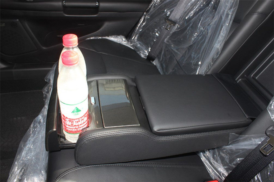 2014款 公爵 2.5L XV-VIP尊领版 座椅空间