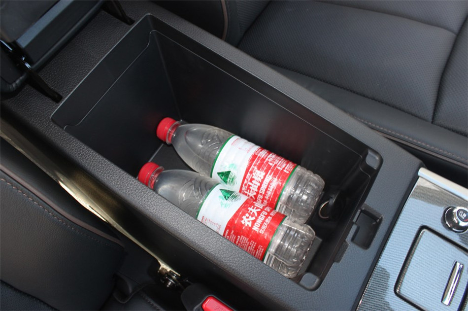 2014款 公爵 2.5L XV-VIP尊领版 座椅空间