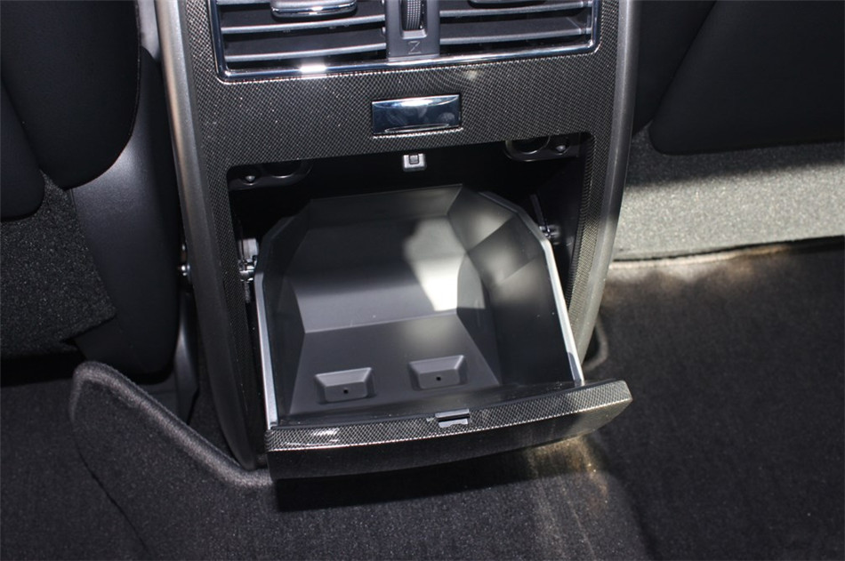 2014款 公爵 2.5L XV-VIP尊领版 座椅空间