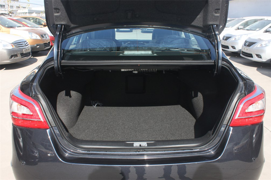 2014款 公爵 2.5L XV-VIP尊领版 座椅空间