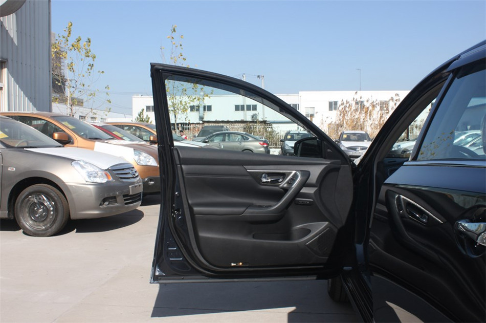 2014款 公爵 2.5L XV-VIP尊领版 座椅空间