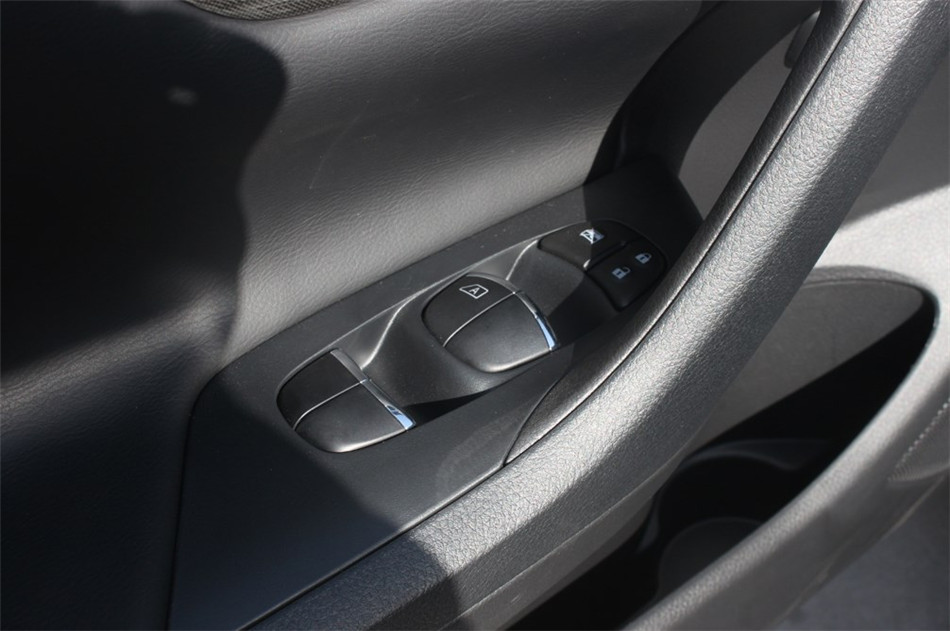 2014款 公爵 2.5L XV-VIP尊领版 座椅空间