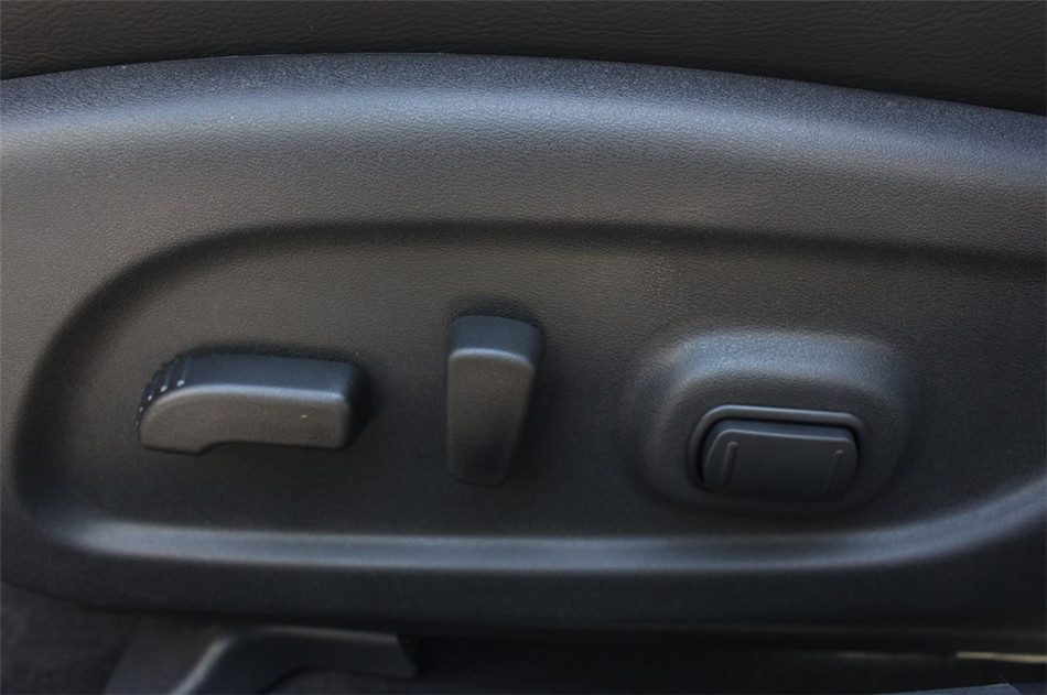 2014款 公爵 2.5L XV-VIP尊领版 座椅空间