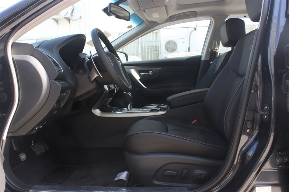 2014款 公爵 2.5L XV-VIP尊领版 座椅空间