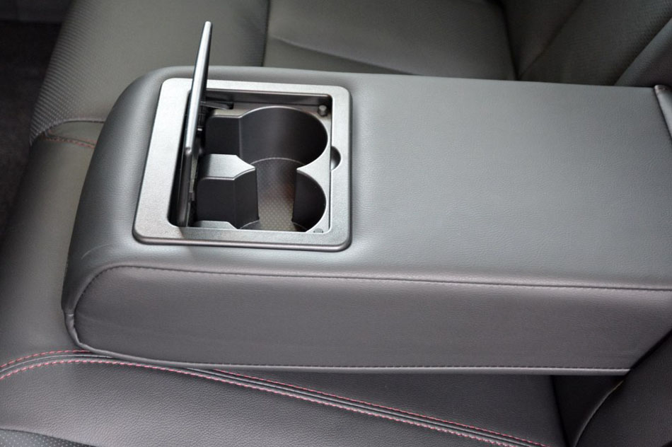 2016款 2.0L XL-Upper智尚版 座椅空间