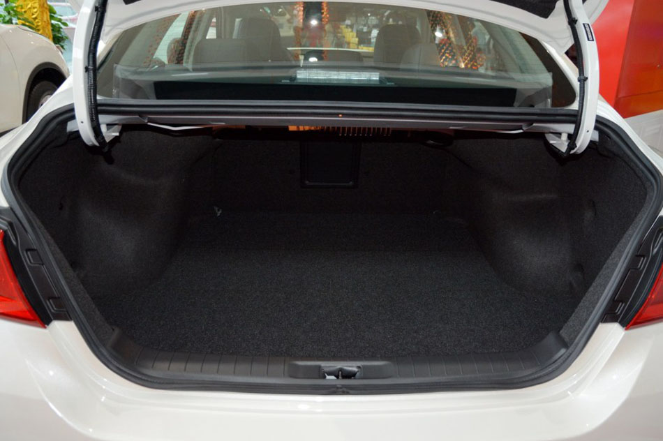 2016款 2.0L XL-Upper智尚版 座椅空间