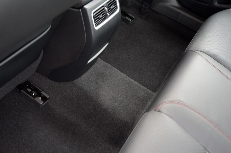 2016款 2.0L XL-Upper智尚版 座椅空间