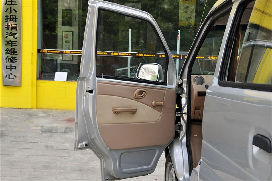 09款 1.0L MT 标准型BG10-01 座椅空间