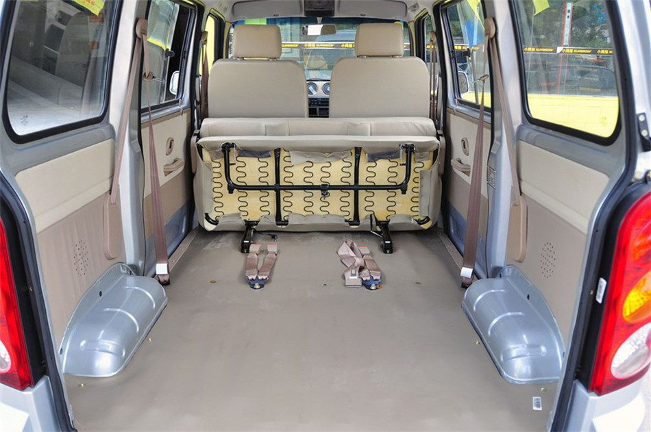 09款 1.0L MT 标准型BG10-01 座椅空间