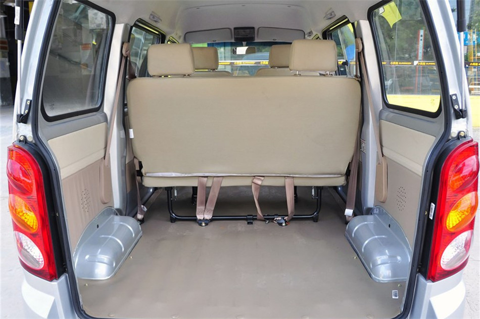 09款 1.0L MT 标准型BG10-01 座椅空间