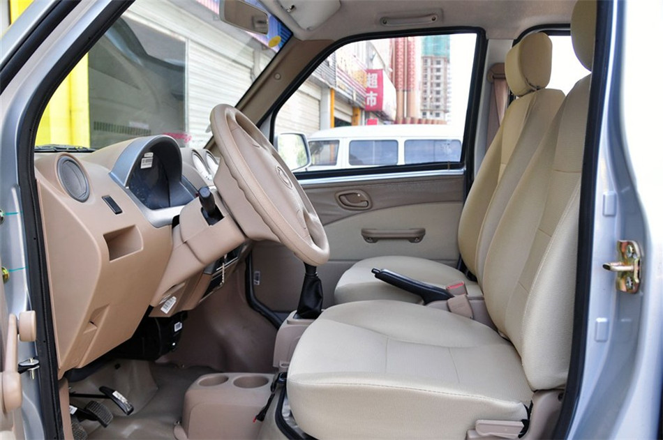 09款 1.0L MT 标准型BG10-01 座椅空间