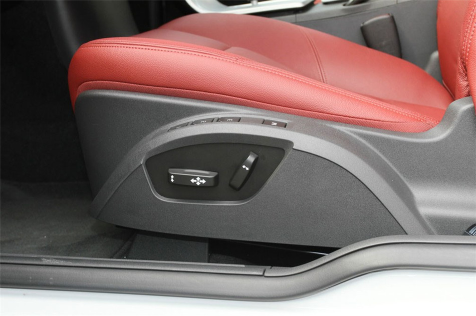 ֶC30 2013 2.0LŶ ռ