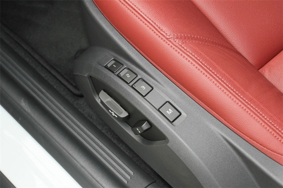 沃尔沃C30 2013款 2.0L炫动版 空间