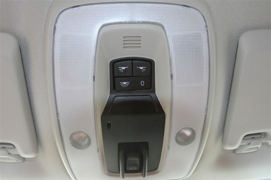 ֶC30 2013 2.0LŶ ռ