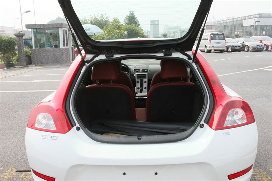ֶC30 2013 2.0LŶ ռ
