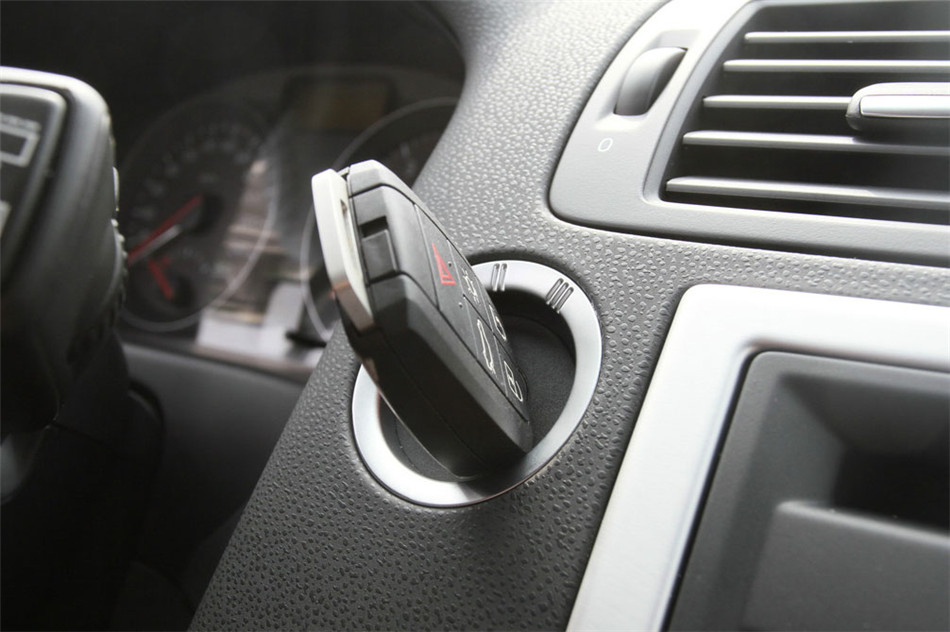 沃尔沃C30 2013款 2.0L炫动版 内饰