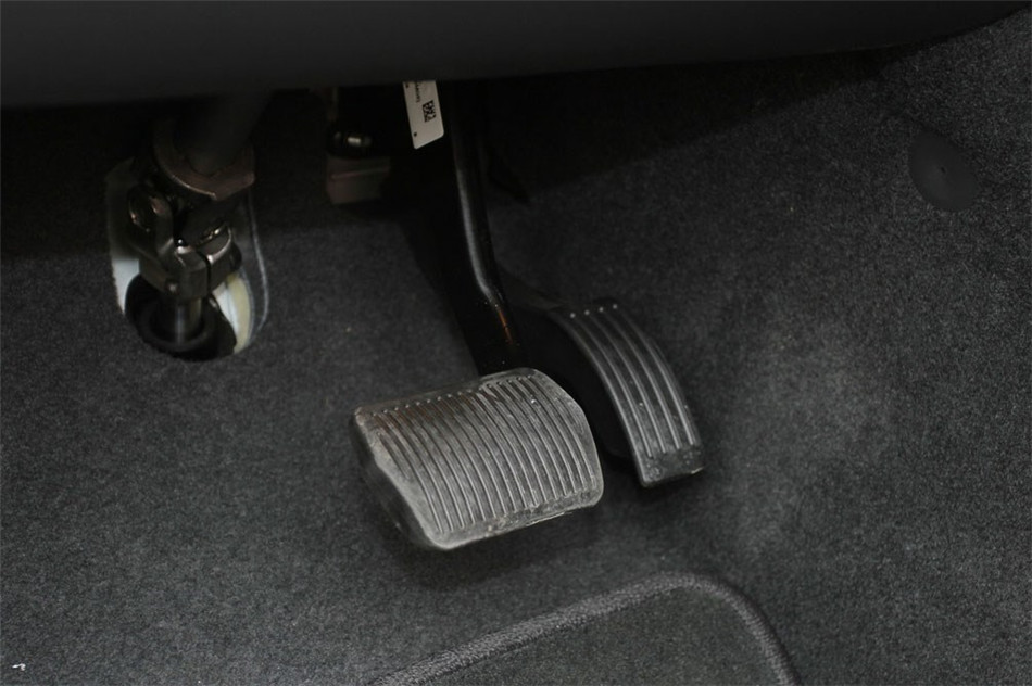 沃尔沃C30 2013款 2.0L炫动版 内饰