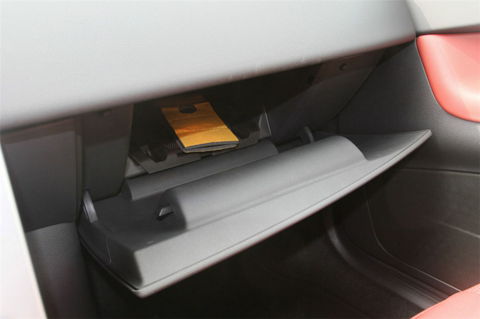 沃尔沃C30 2013款 2.0L炫动版 内饰