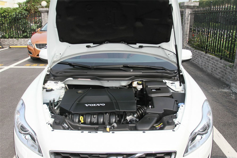 沃尔沃C30 2013款 2.0L炫动版 引擎底盘