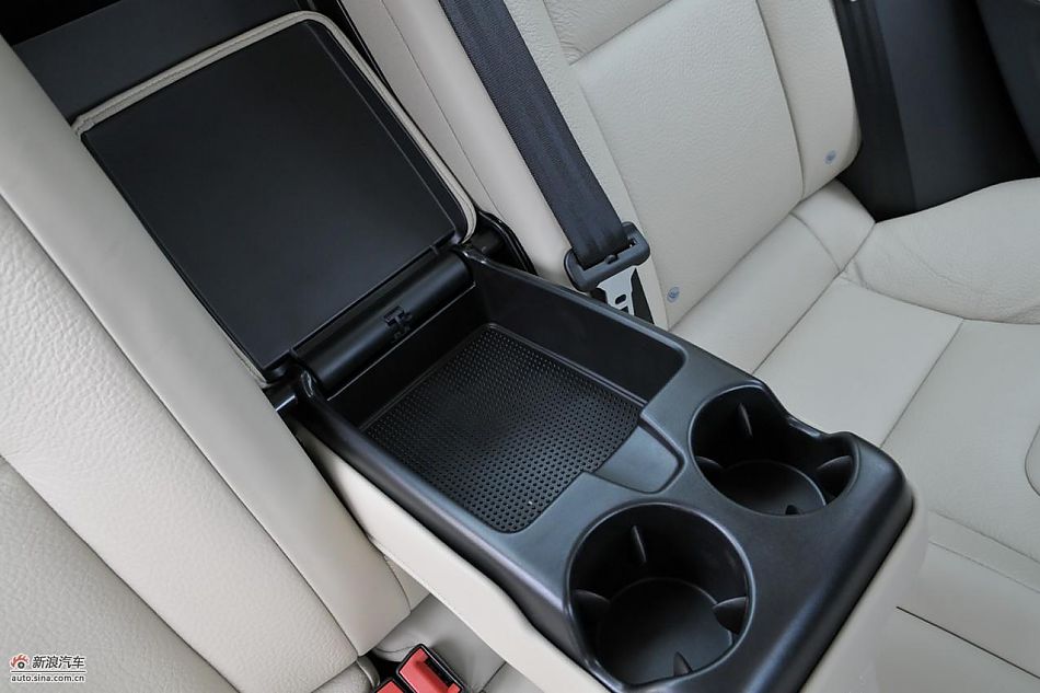 沃尔沃S60 2.0T内饰