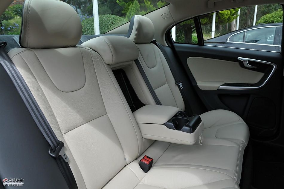 沃尔沃S60 2.0T内饰