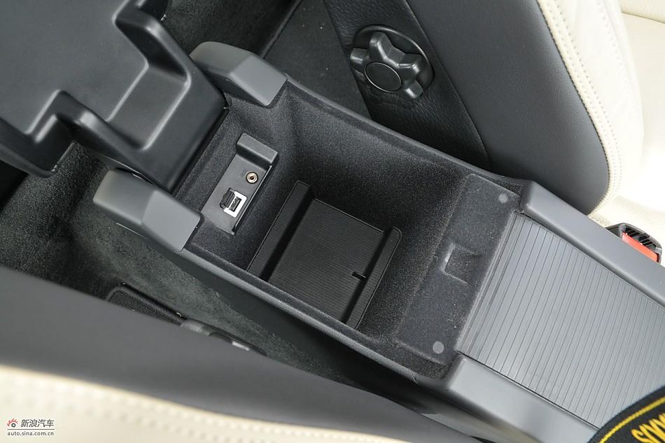 沃尔沃S60 2.0T内饰