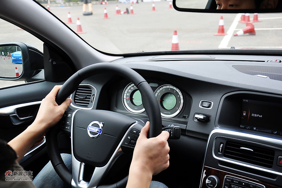 沃尔沃S60试车