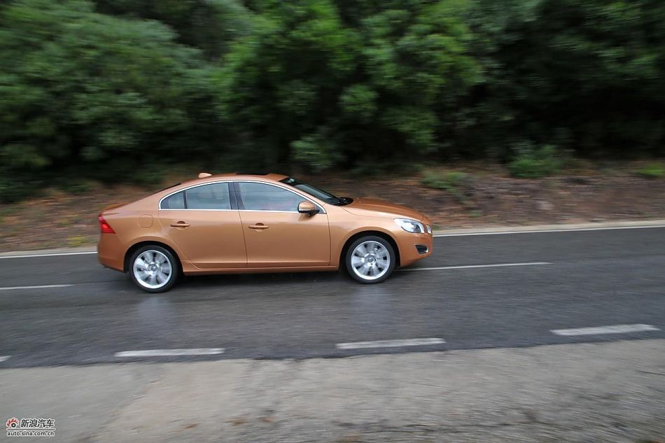 沃尔沃S60 3.0T动态实拍
