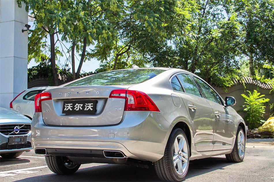 沃尔沃S60 2.0T T5 智雅版 外观