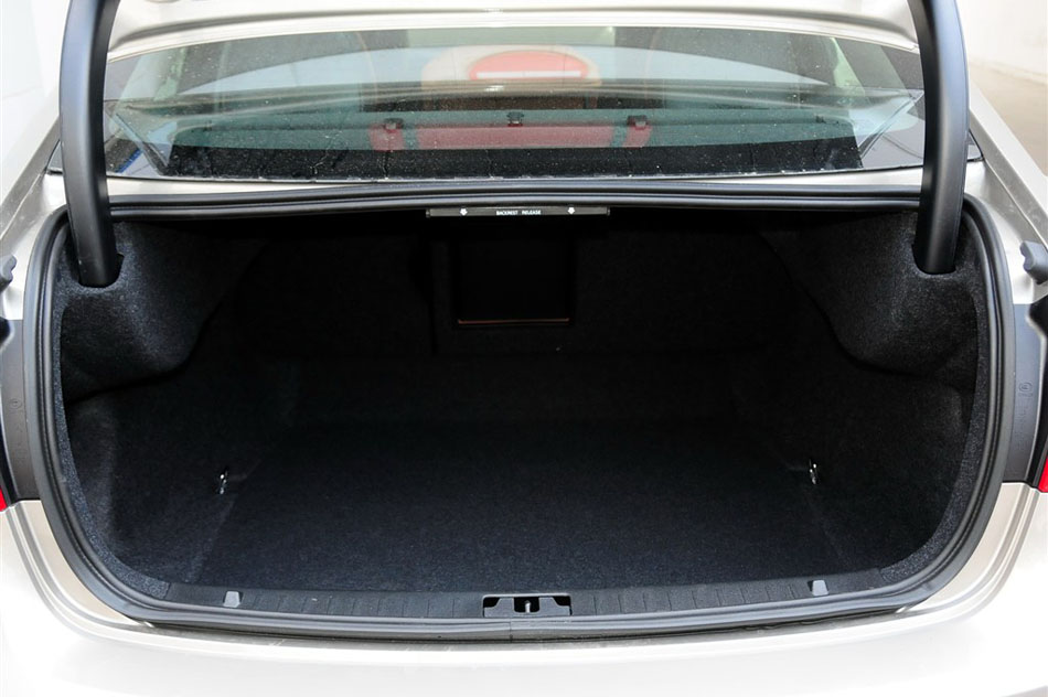 沃尔沃S60 2.0T T5 智雅版 空间